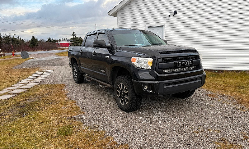 2017 Toyota Tundra T...