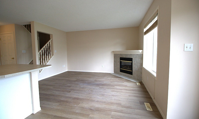 1/2 Duplex $284,900....