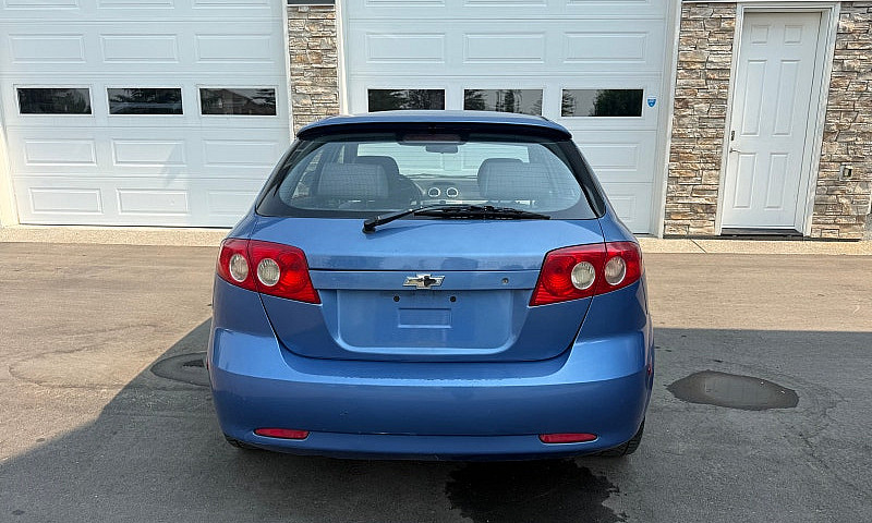 2004 Chevrolet Optra...