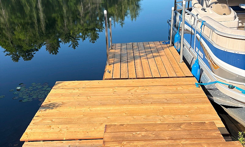 Waterfront Cottage /...