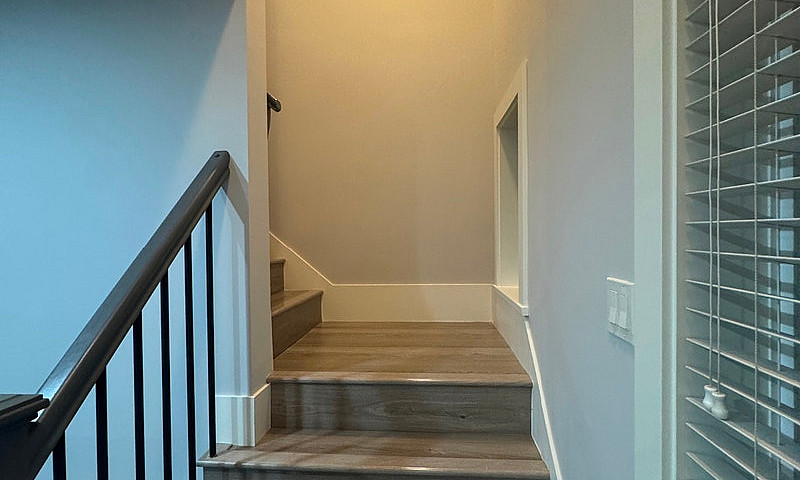 3 Bedrooms Lawnway H...
