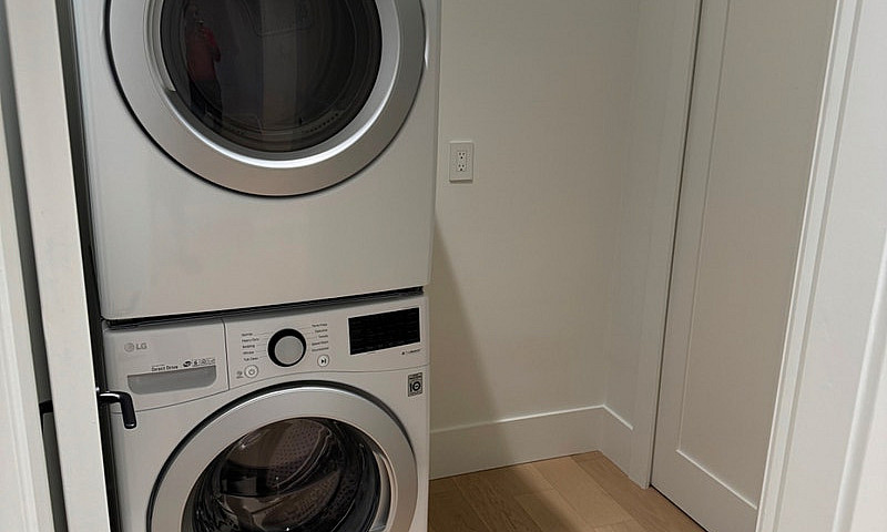 $1900/Month: North V...