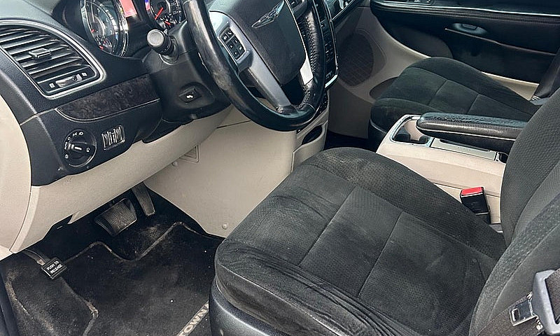 2011 Chrysler Town A...