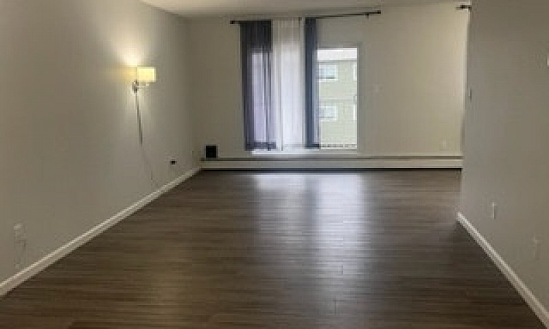 Top-Floor 2-Bedroom ...