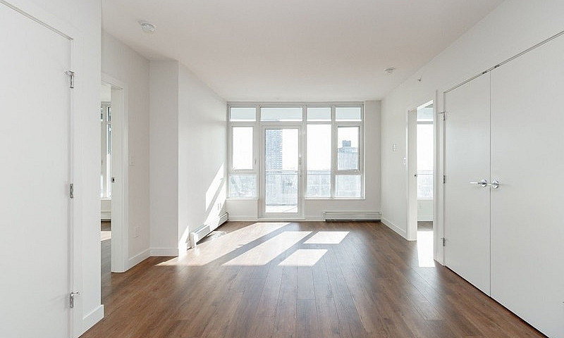 2 Bedrooms Plus Den,...