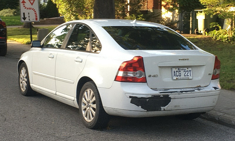  White Volvo S40 200...