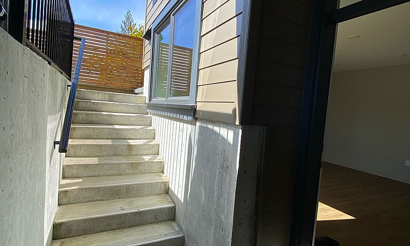Modern 1Bed + 1 Bath...