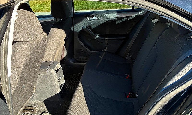 2015 Volkswagen Jett...