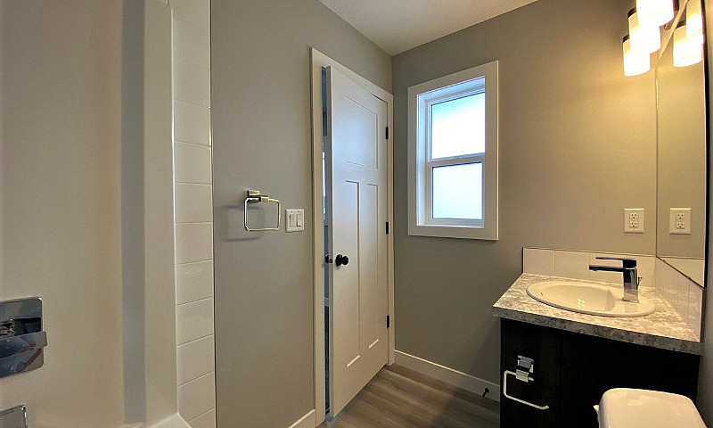 Spacious Duplex- Gre...