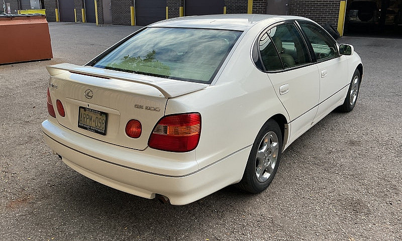 2000 Lexus Gs300  4D...