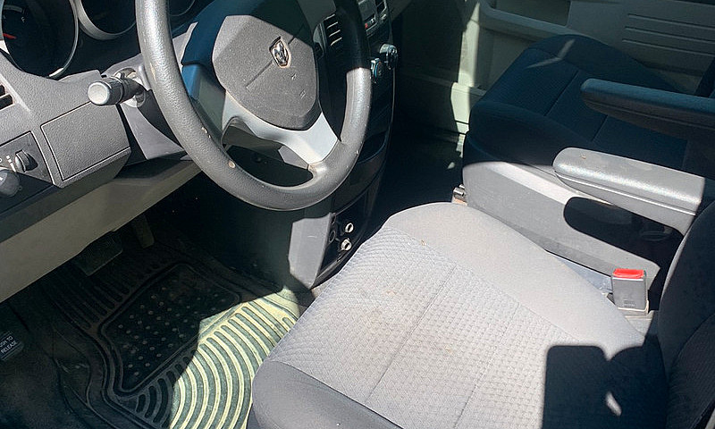 2010 Dodge Caravan 3...