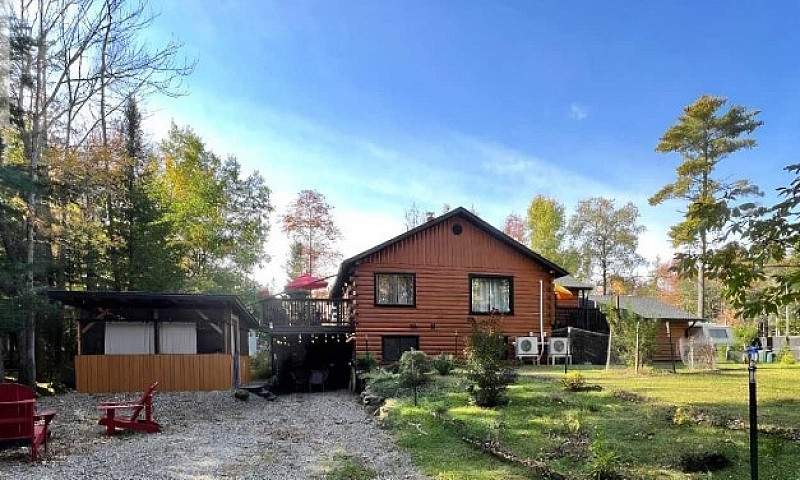 Beautiful Log Home  ...