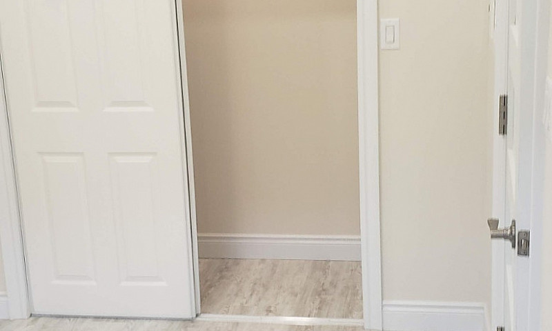Luxury 1-Bedroom Apa...