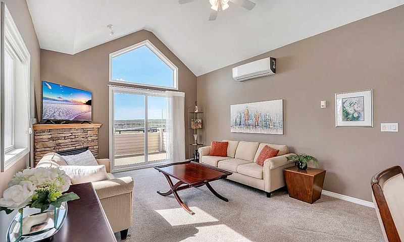 Top-Floor Corner Uni...