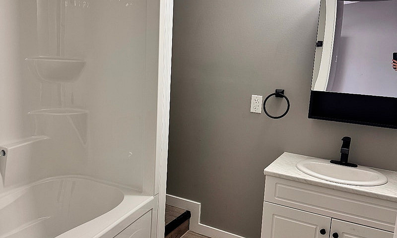 Newly Renovated 3 Be...