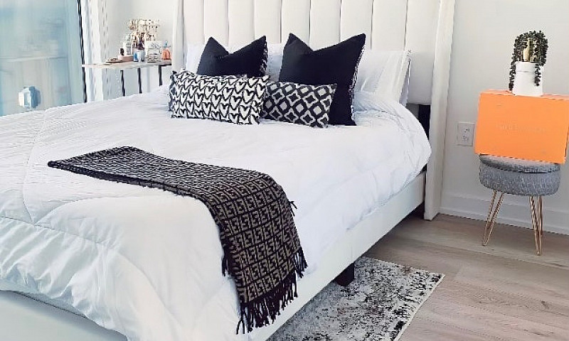 1-Bedroom + Den Clos...