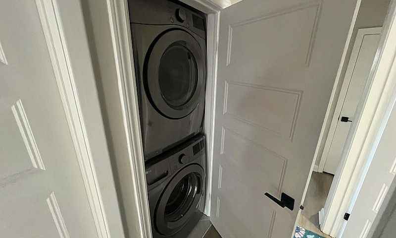 House For Rent In Ea...