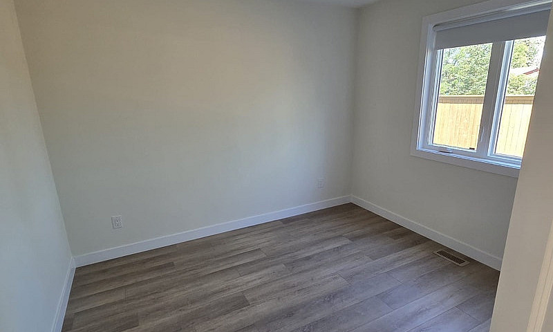 Modern 2-Bedroom Tow...