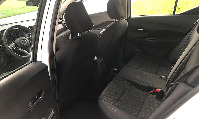 2021 Nissan Kicks Sv...