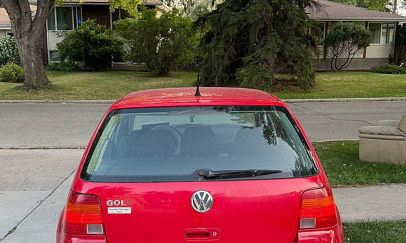 06 Volkswagen Golf...