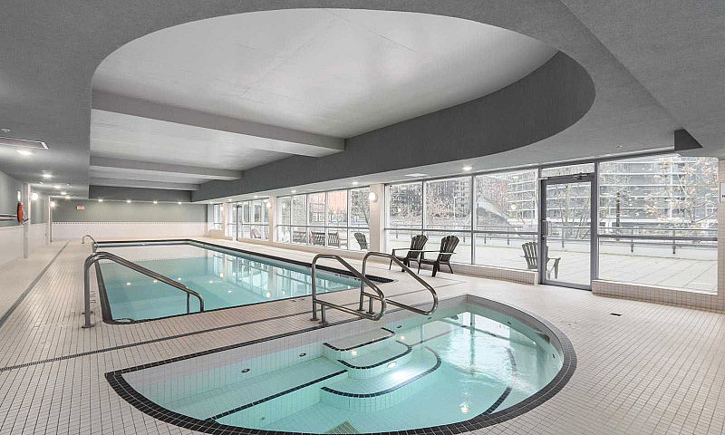 Bright 1-Bedroom Con...