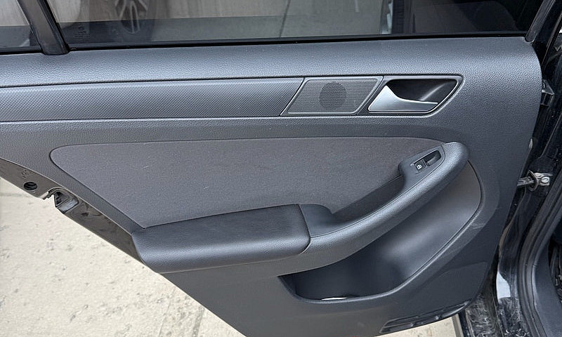 2014 Volkswagen Jett...
