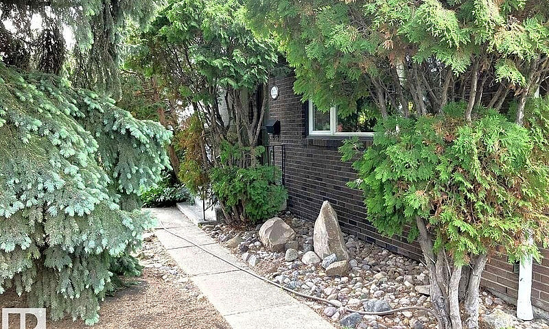 Private 1-Bedroom Lo...