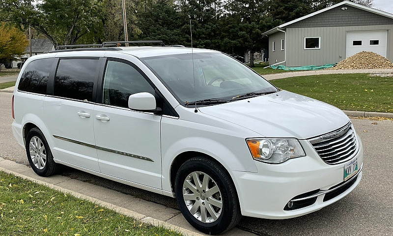 2015 Chrysler Town A...