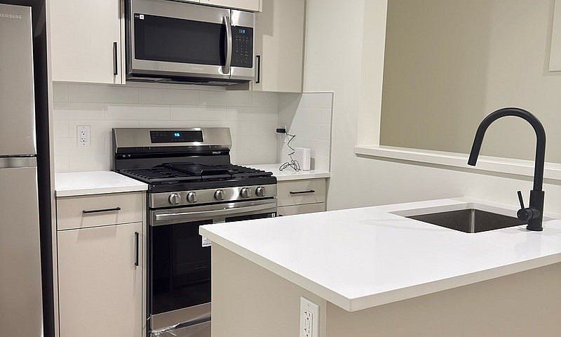 Private 1-Bedroom Su...