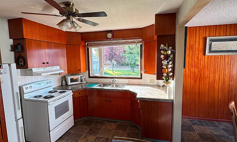 3 Bedroom Bungalow D...