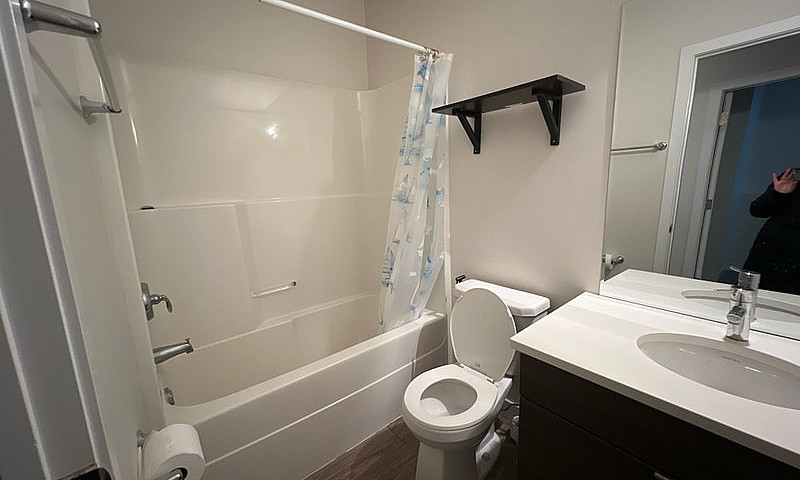 **2 Bed 1 Bath Lower...