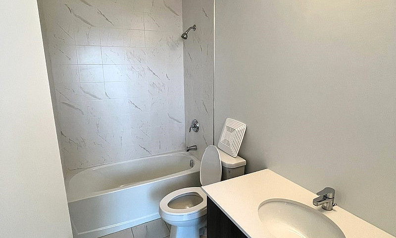 Upgraded 1 Bed + Den...