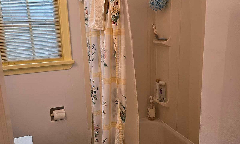 Charming 2 Bed, 1 Ba...
