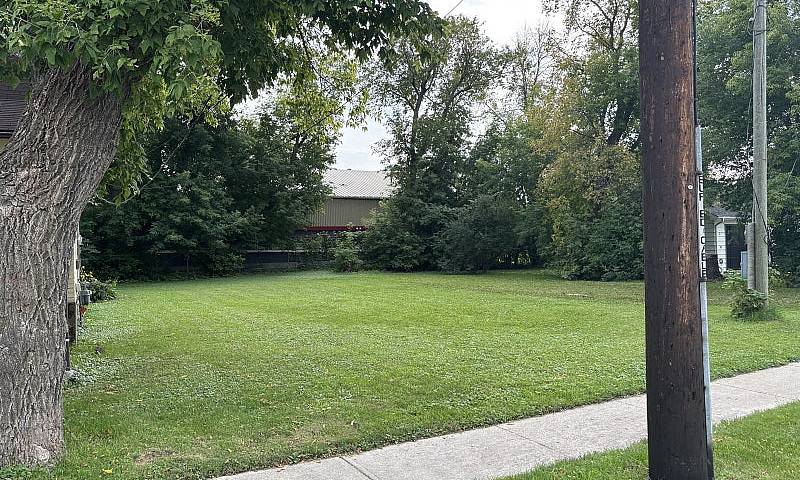 66’ X 99’ Lot In Por...