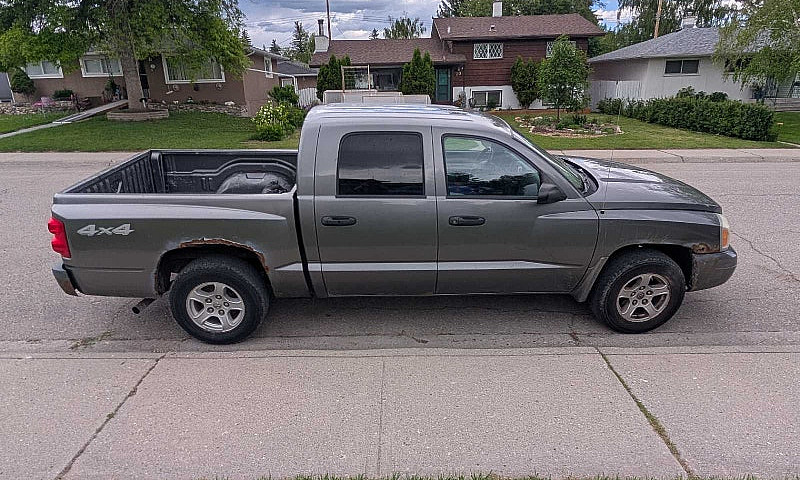 2006 V6 Dodge Dakota...