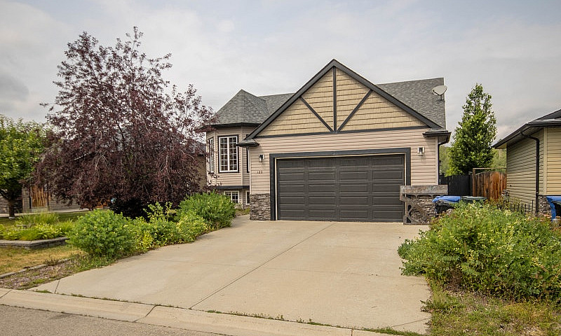 5 Bedroom Home In Su...
