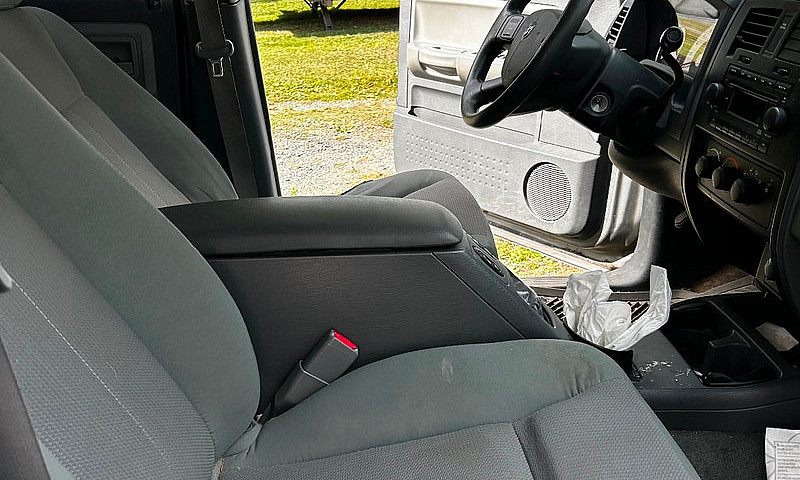 2005 Dodge Dakota...