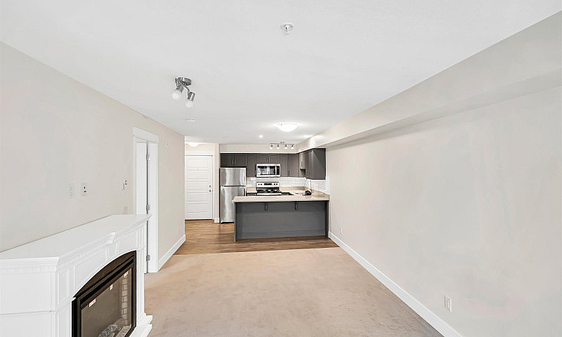 Modern 2 Bed Condo I...