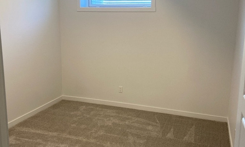 Basement Suite For R...