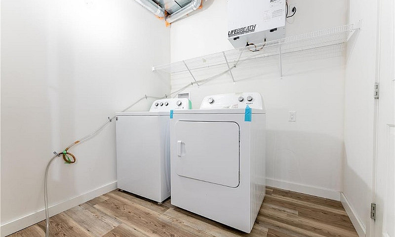 2 Bedrooms Apartment...