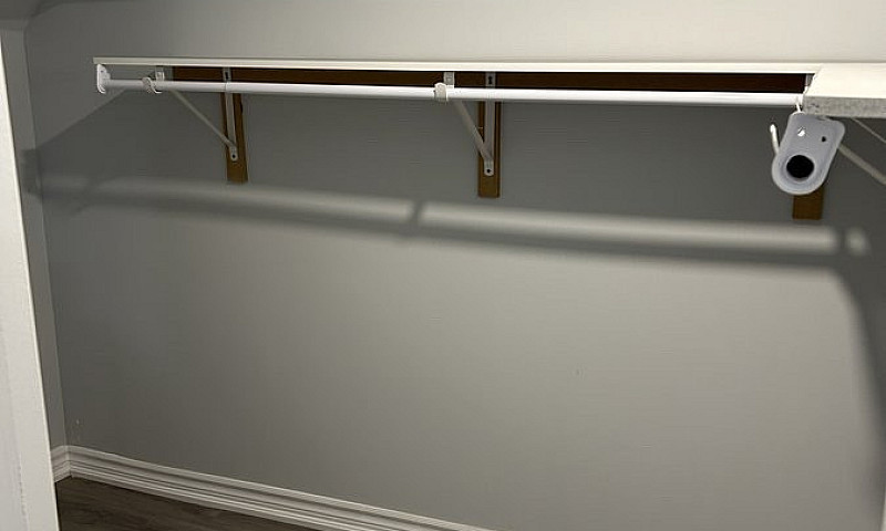 1 Bedroom Private Ba...