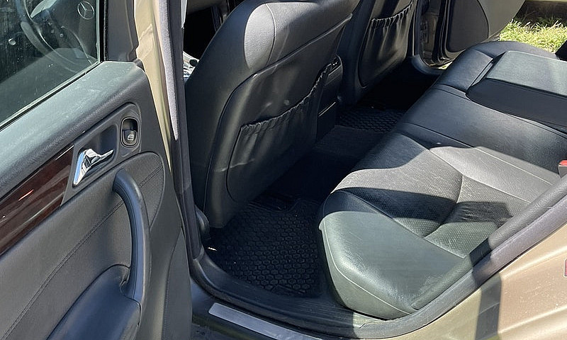 Mercedes Benz C320 4...
