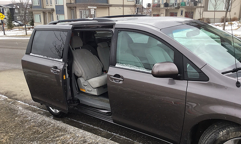 2013 Toyota Sienna –...