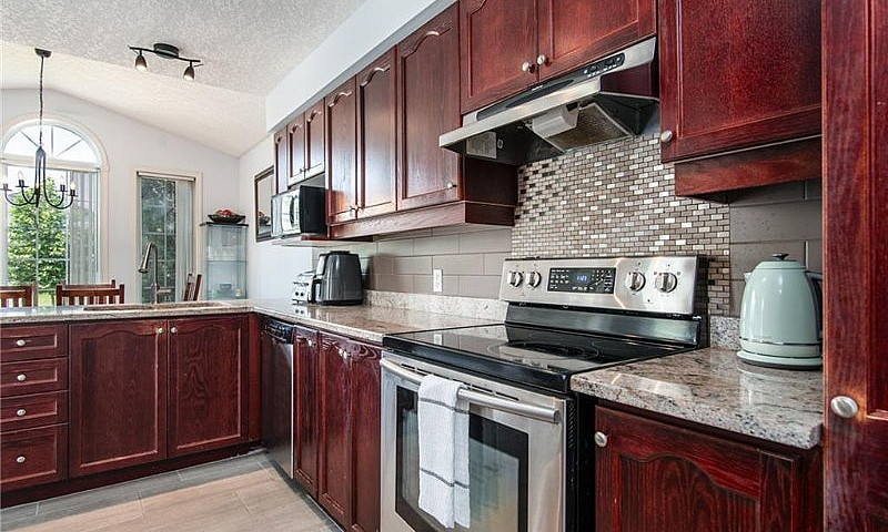 Spacious 1500 Sqft T...
