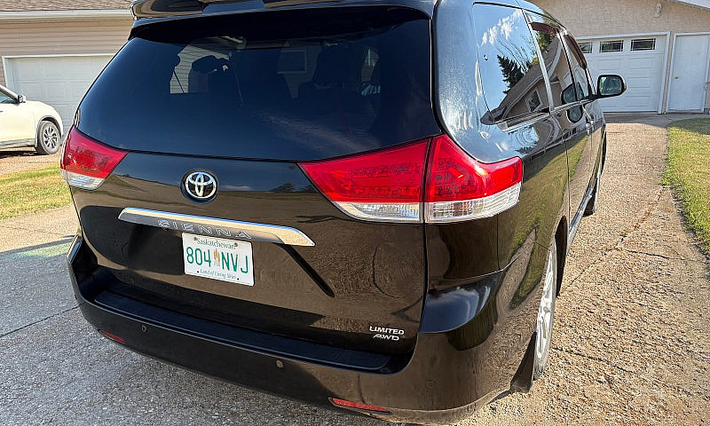 2011 Toyota Sienna L...