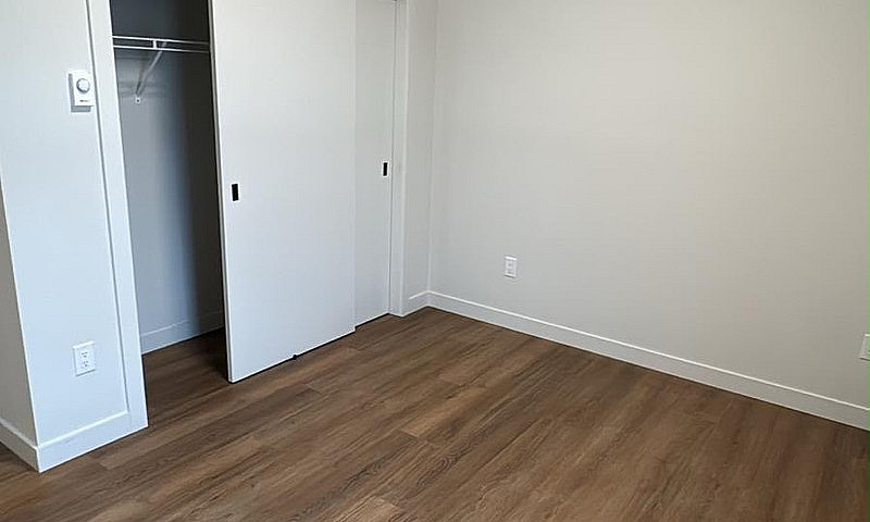 Share Room For Rent ...