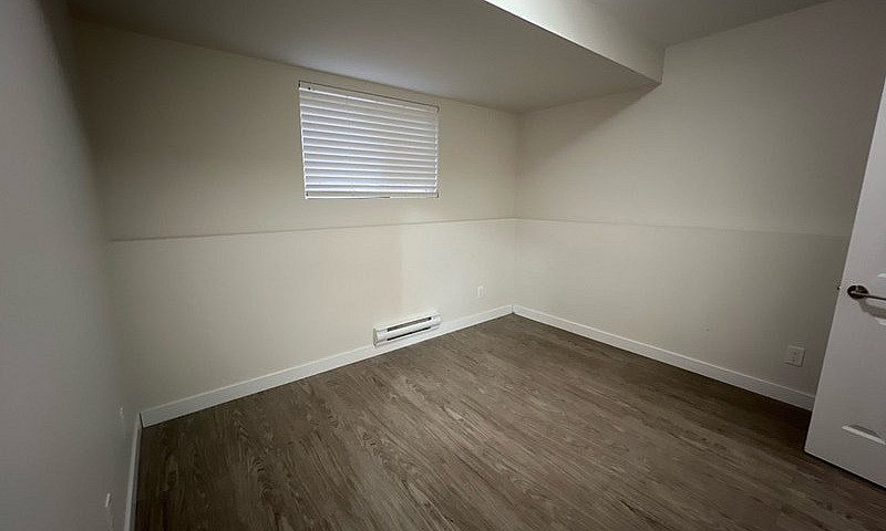 **2 Bed 1 Bath Lower...