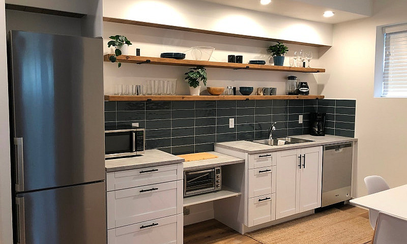 Fully Furnished 1-Be...