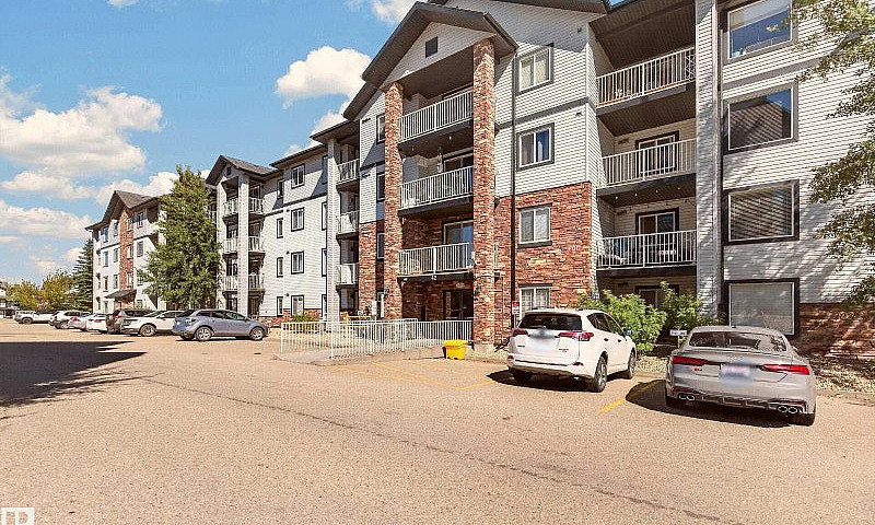 Bright 2 Bed + Den C...