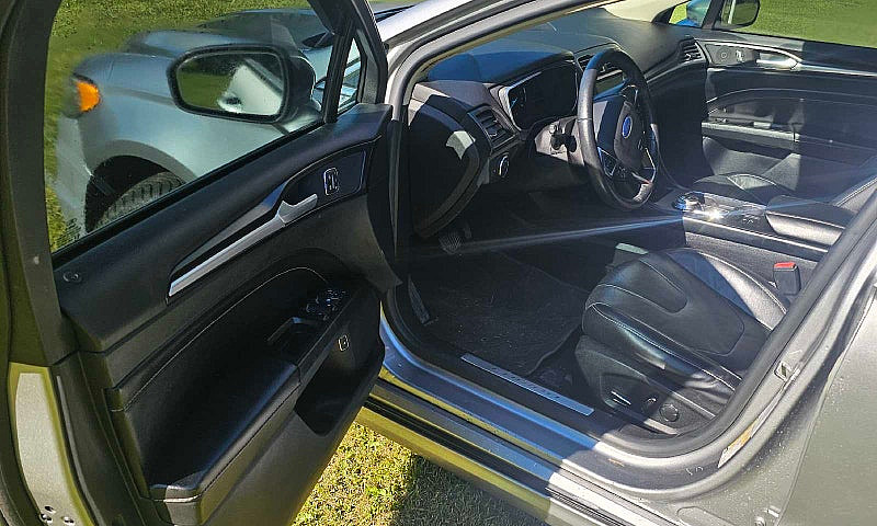 2020 Ford Fusion Tit...